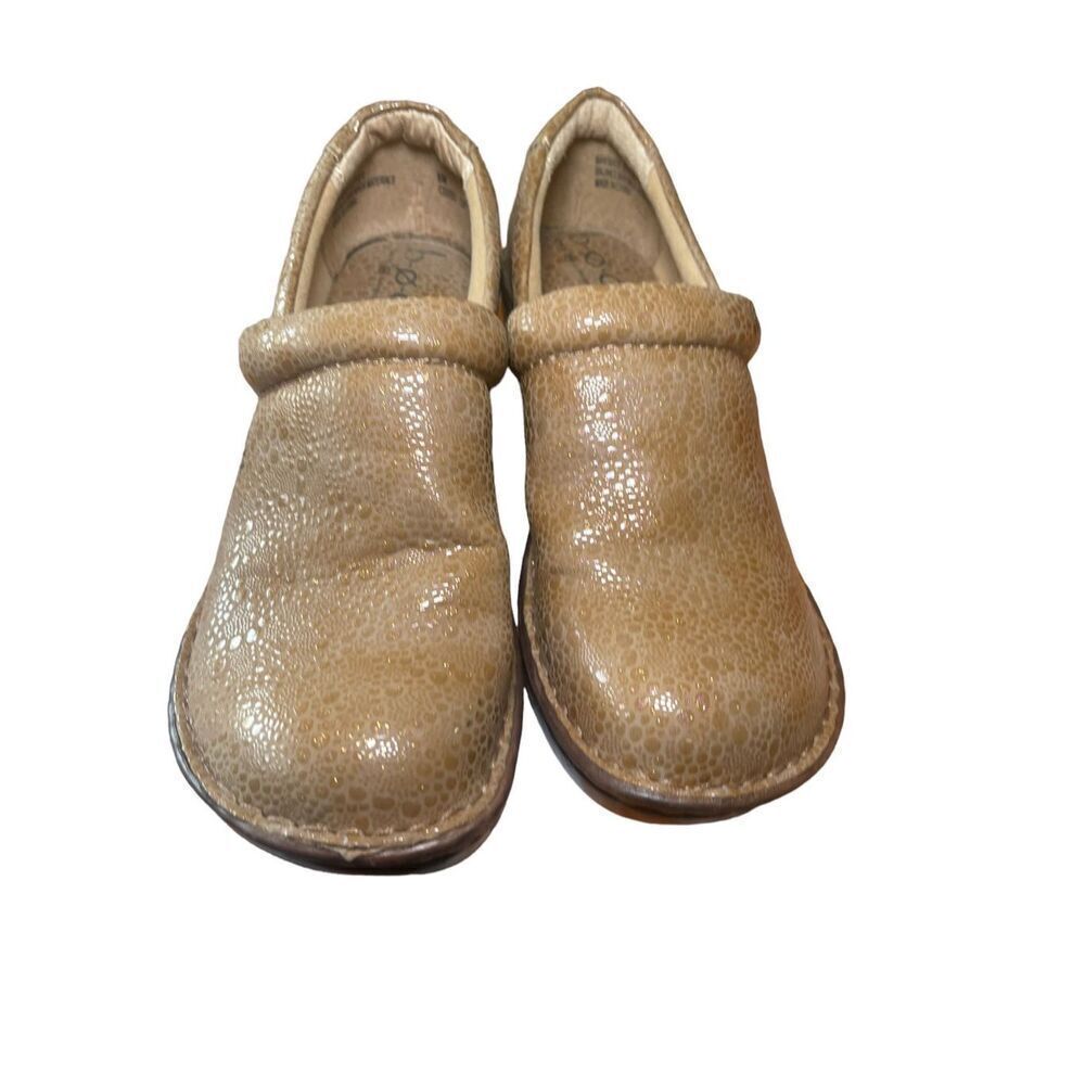 BOC Born Concept Womens Tan Pebbled Leather Round Toe Slip On Clogs Size 8M